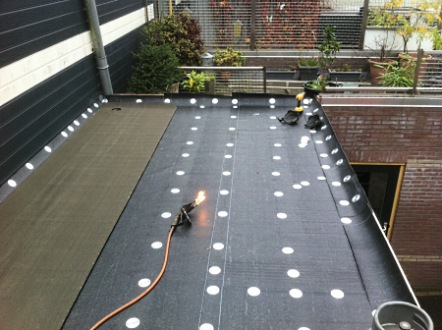 Dakreparatie of dakbedekking vernieuwen op plat dak